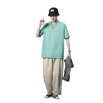 淡い青のTシャツ 乾燥した赤色 シンプルなTシャツ プリント 抗しびれ 夏